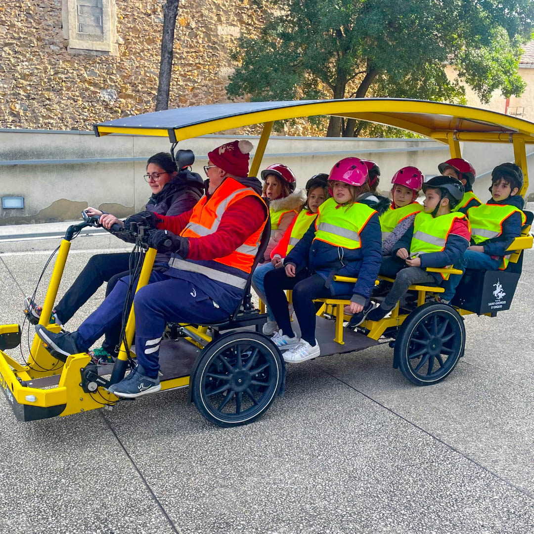 OUICYCLE - Quadricycle à assistance electrique Ouicycle-transport-enfants-1